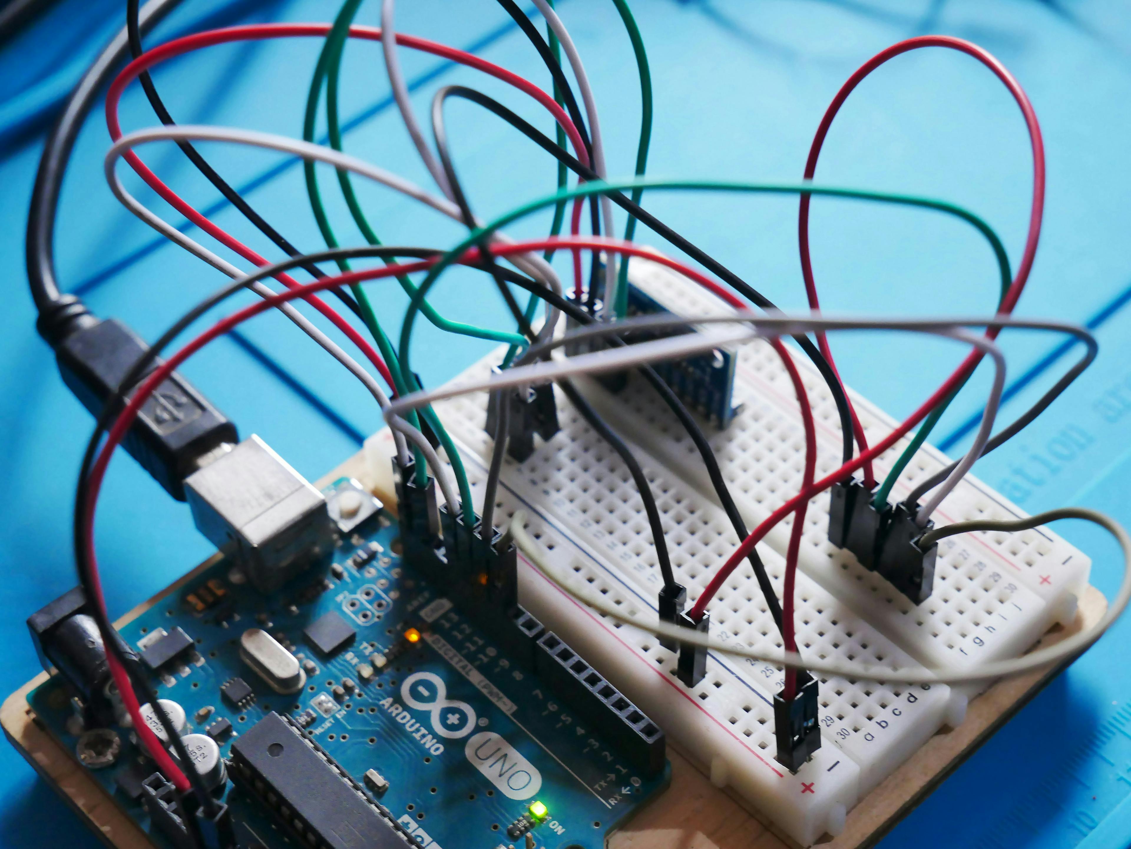 Arduino mit Kabel 